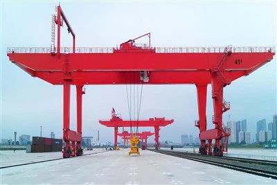 Raylı Konteyner Köprülü Vinç