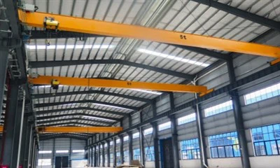 Motorla çalışan havai vinç